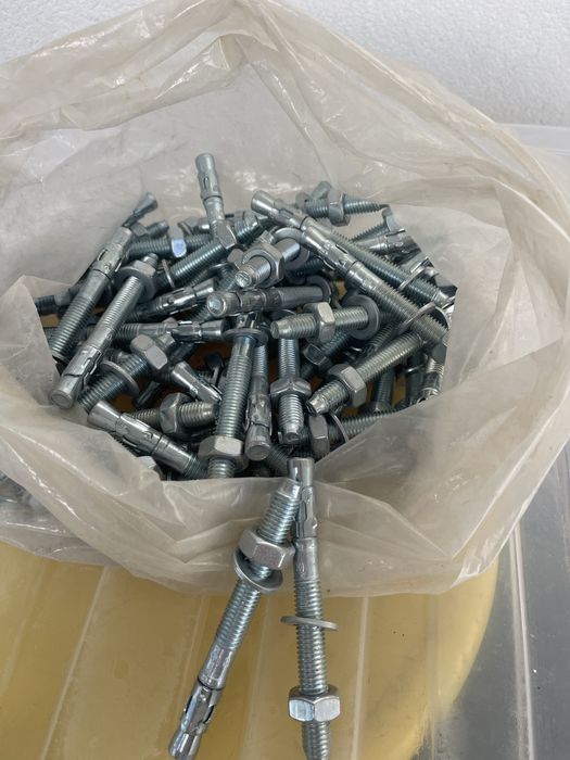 Vendo parafusos novos