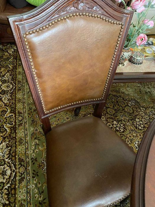 Conjunto mesa pé de galo e cadeiras