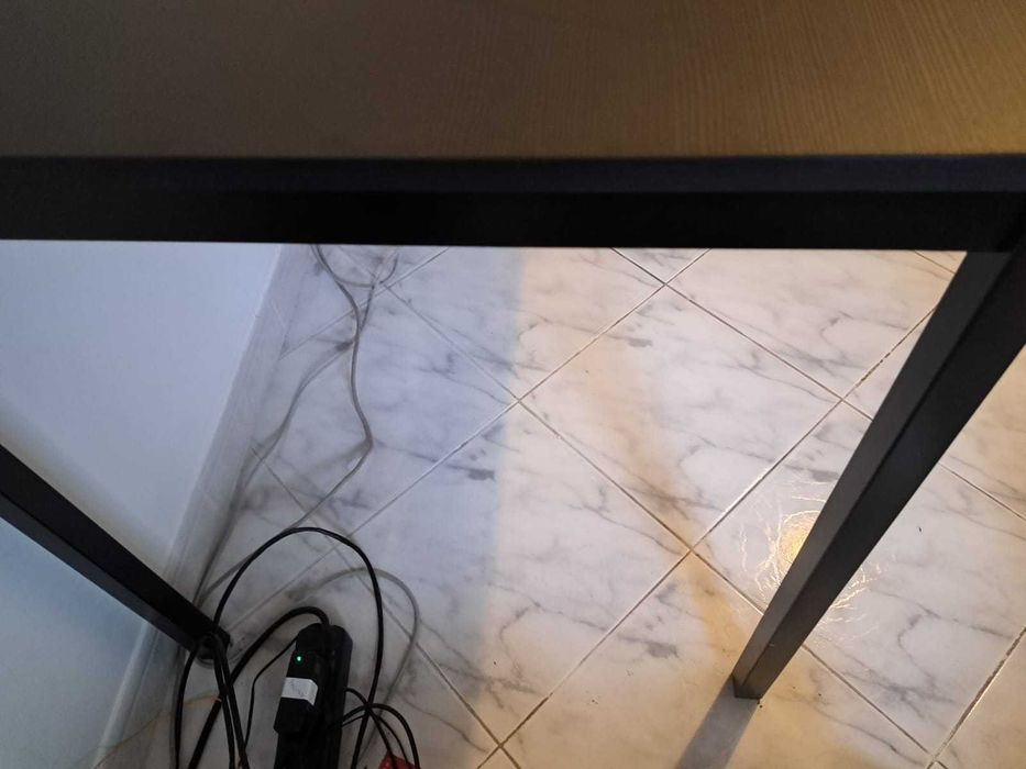 Mesa de jantar preta IKEA TÄRENDÖ; 4 lugares (110x67 cmx74cm)