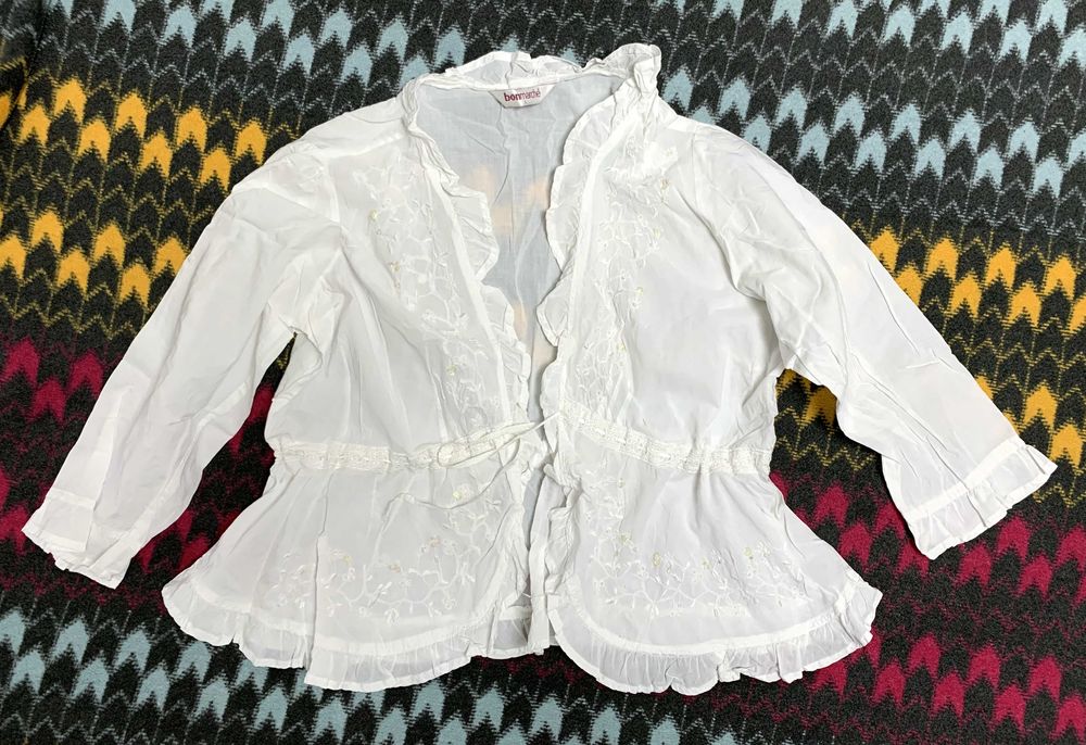 Сорочка жіноча біла з ажурною вишивкою