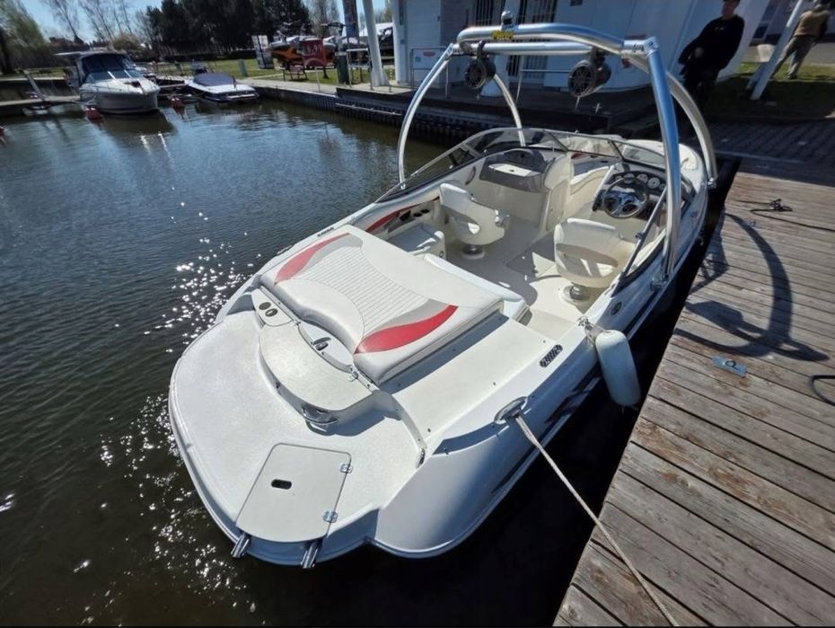 Motorówka STINGRAY 208 LR Wake – 2013 r. – 9 osób