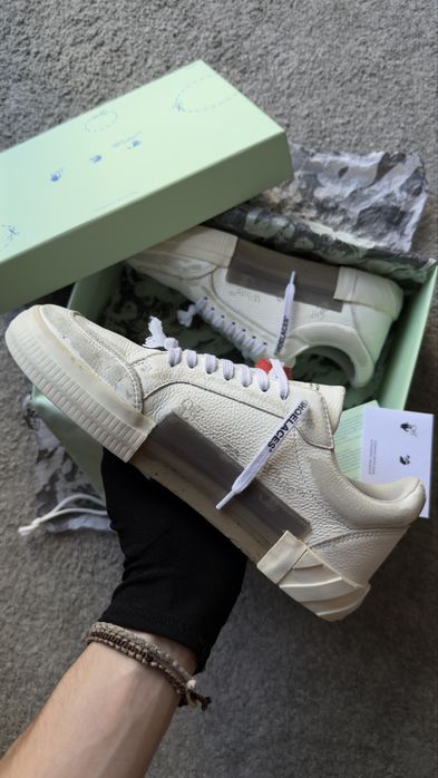 Off-White Low Vulcanized Distressed White Burgundy EU41