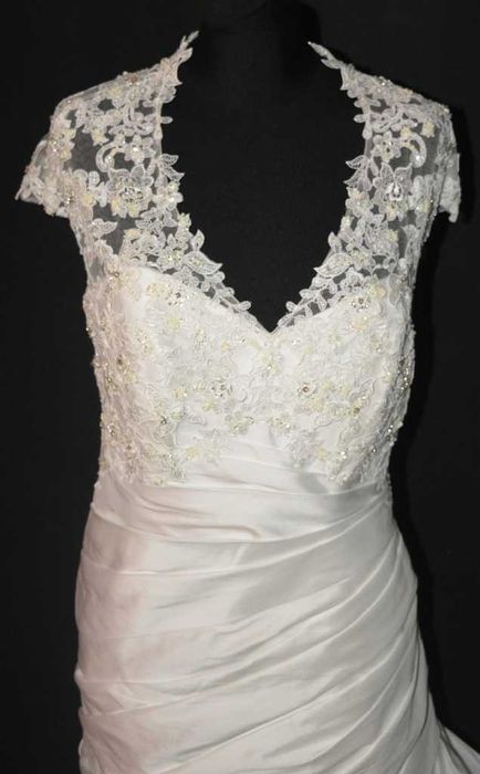 Kremowa suknia ślubna z trenem L/XL