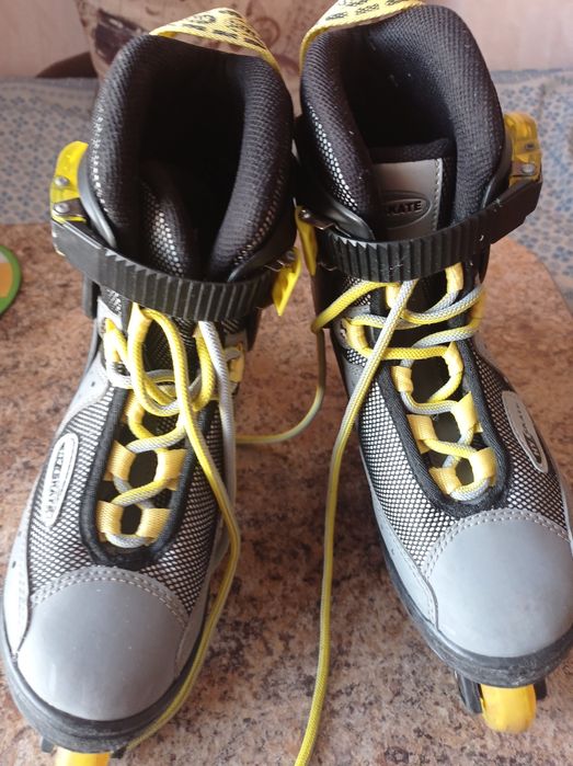 Роликові ковзани бренду Hy Skate