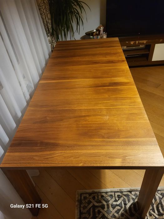 Stół z orzecha amerykańskiego