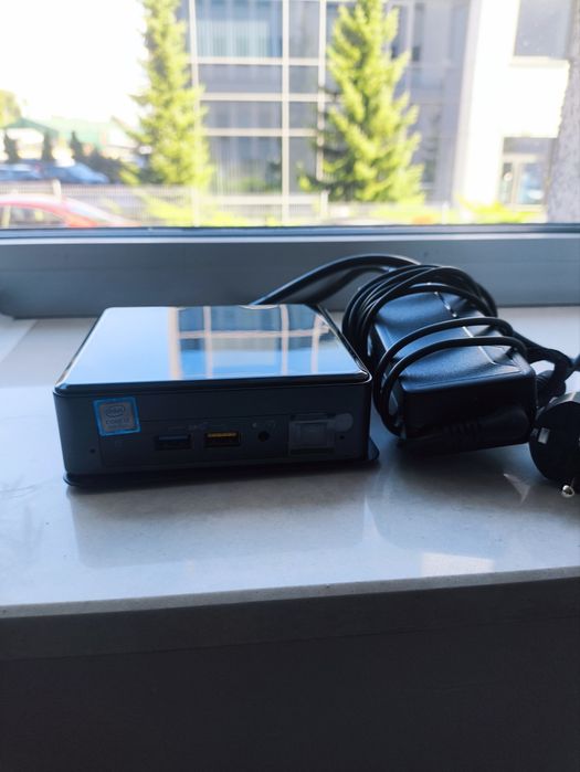 Intel NUC i3-8109U/8GB/120  Windows 11 Pro
