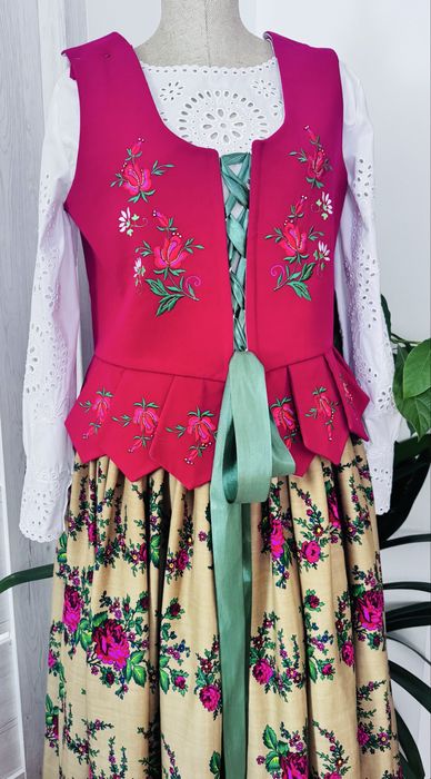 Gorset haftowany i wyszywany koralikami