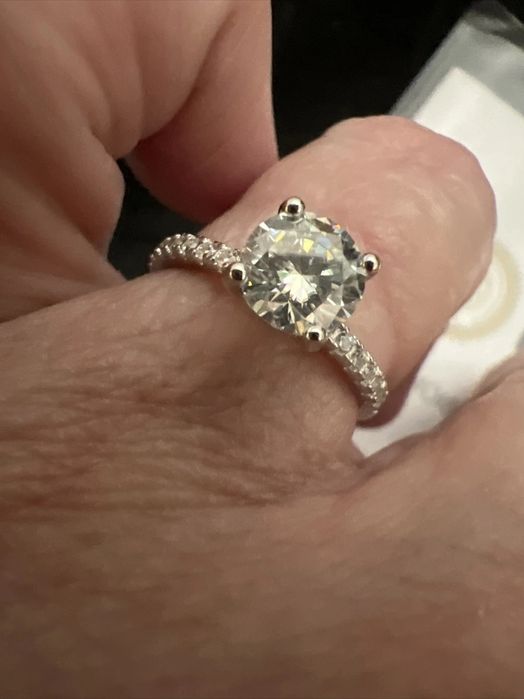 Гарна стильна каблучка