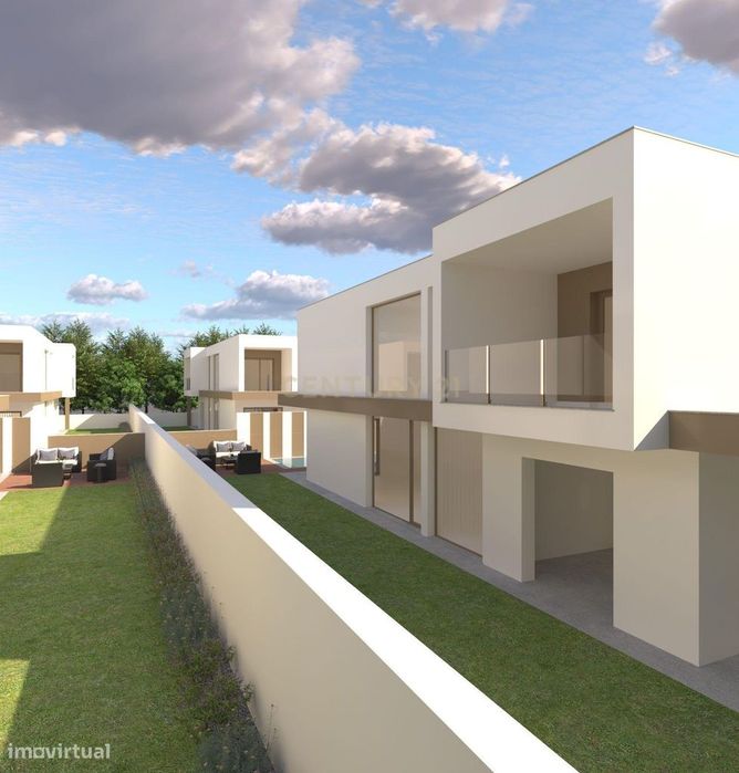 Moradia T3 Aroeira em condominio Homogeneo com acabamentos gama alta