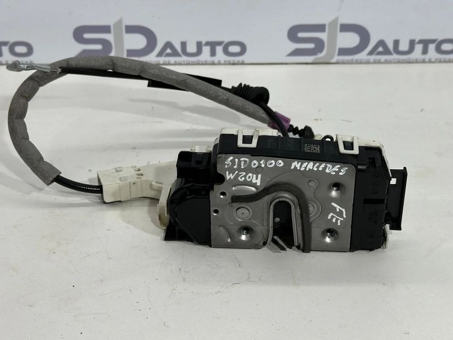 Fecho Frente / Trás Direito / Esquerdo - Mercedes C (W204)