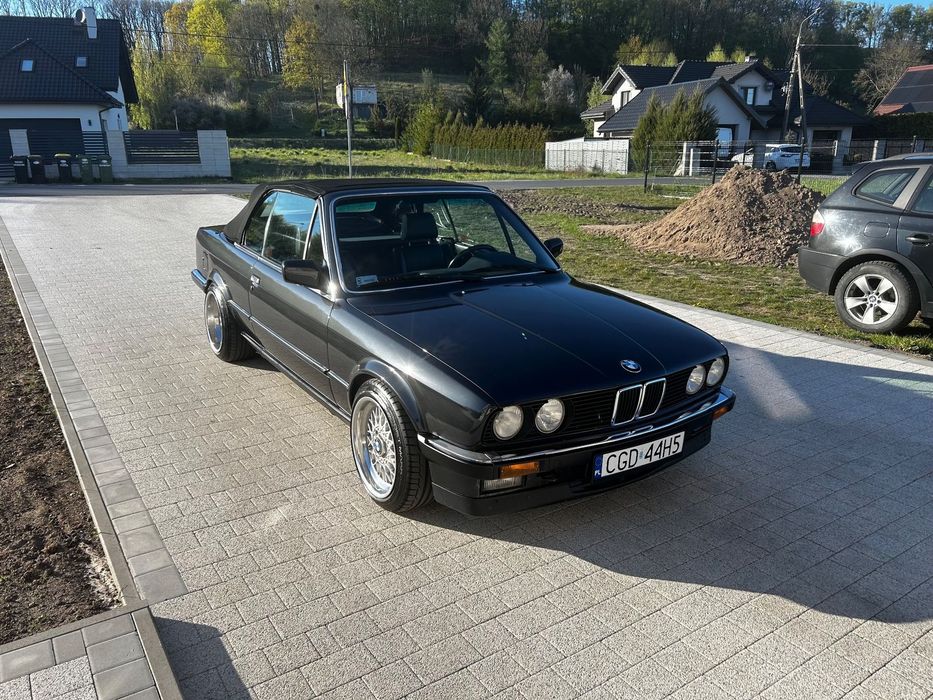 BMW Seria 3 E30 Cabrio 325i m20b25 Sportsitze MT1 Diamantschwarz Europa Windshot