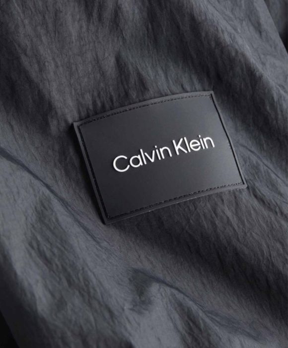 Corta-vento calvin klein com capuz Preto M