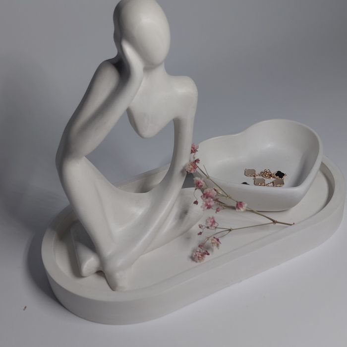 Декоративна гіпсова скульптура з кашпо “Думка”