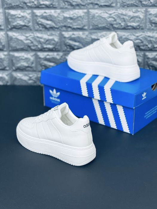 Кроссовки адидас / Adidas / кожаные красивки на лето / белоснежные женские кросивки / шкіряне жіноче взуття / адідас кросовки