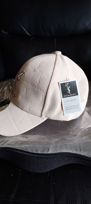 Bonés Hugo Boss, e Yves Saint Laurant