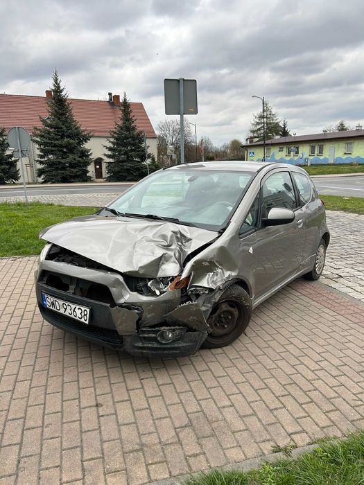 Mitsubishi Colt 2009 1,3 benzyna POWYPADKOWE
