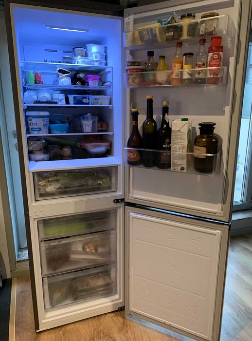 Frigorífico combinado SAMSUNG RB34T672DSA No Frost - 340 Litros - Inox