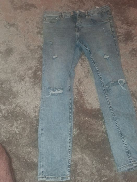 Dżinsy pull bardzo męskie z dziurami