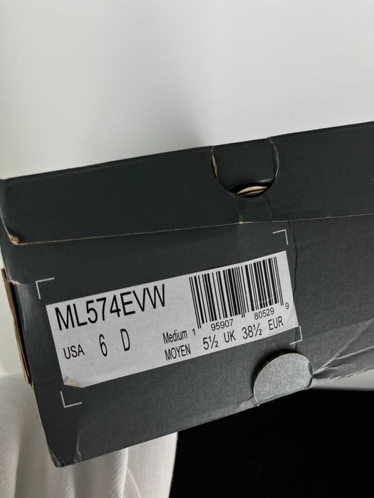 Sneakersy marki New Balance Biało-Beżowe Rozmiar 38 1/2