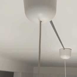 Ofereço envio 2 candeeiros novos completos