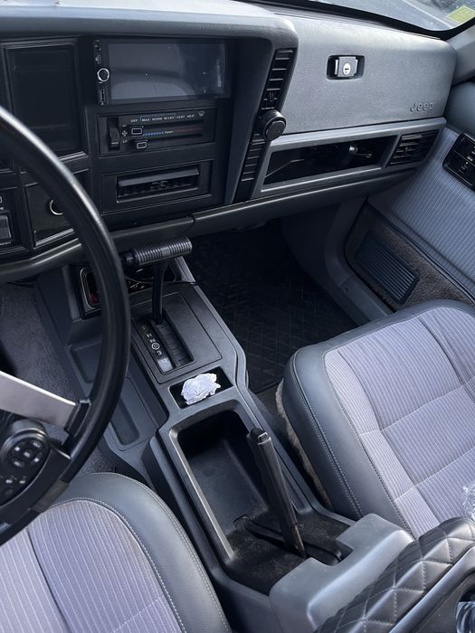 Jeep Cherokee XJ 4.0 Auto. + GPL
