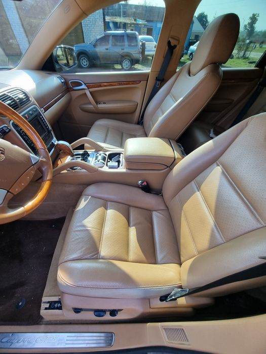 Porsche cayenne  .