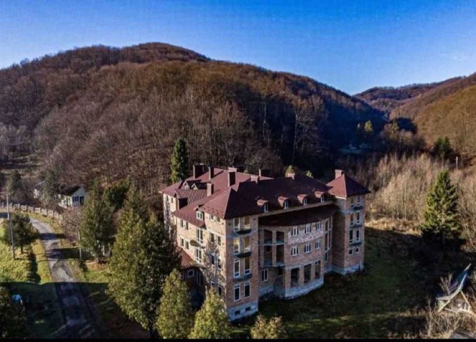 Готельний комплекс в Карпатах