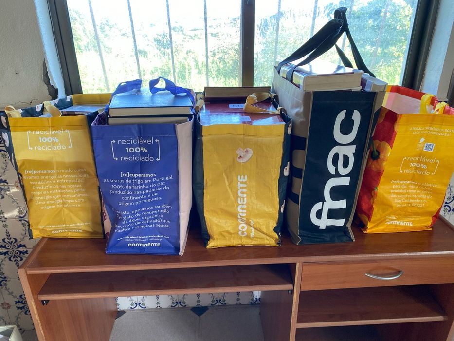 Vendo coleções de livros diversos [Ler descrição]