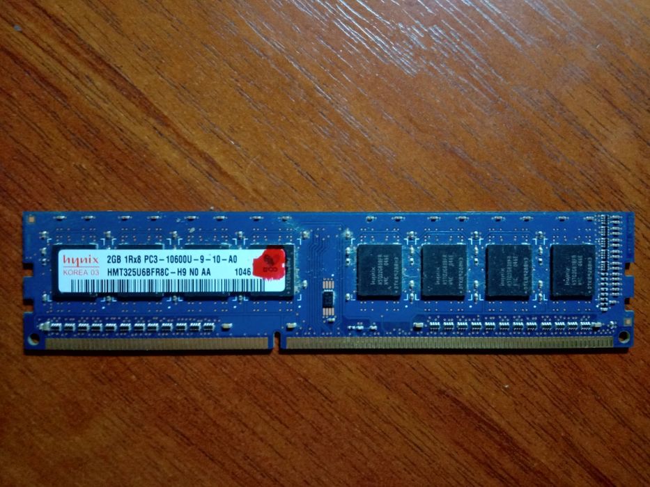 Память ОЗУ на 1и 2 гигабайт ddr3 и одна 512mb ddr2