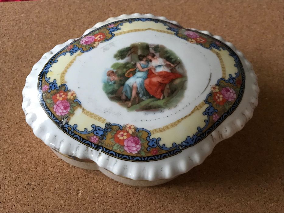 Bomboniera, puzderko porcelana  Erdmann Schlegelmilch, antyk  XIXw.