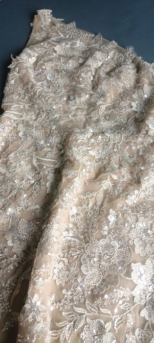 Dwuczęściowa, asymetryczna suknia ślubna