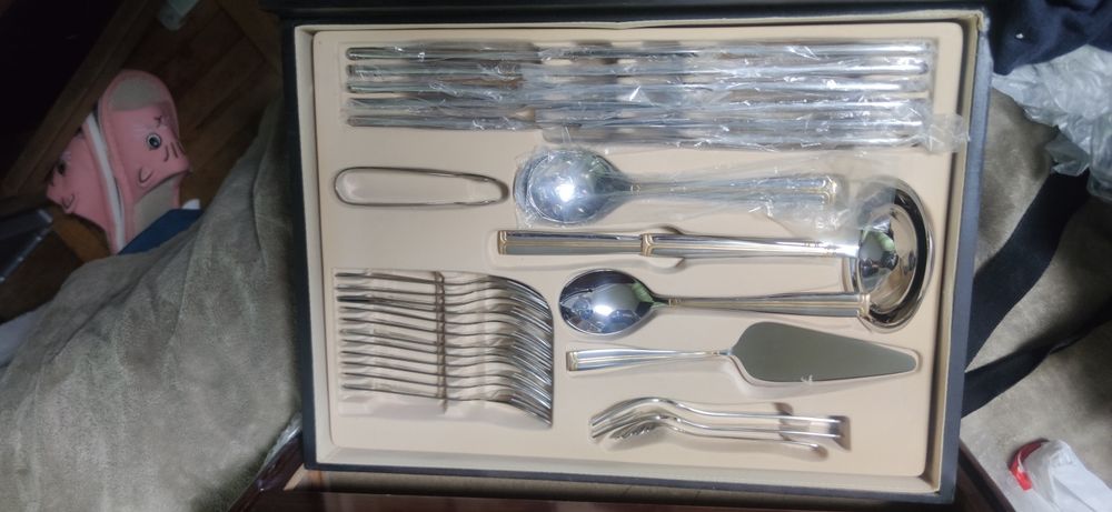 Продам набор столовых приборов