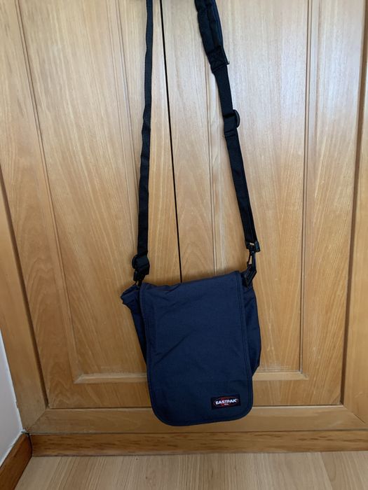 Mala / bolsa/ carteira da Eastpak nova