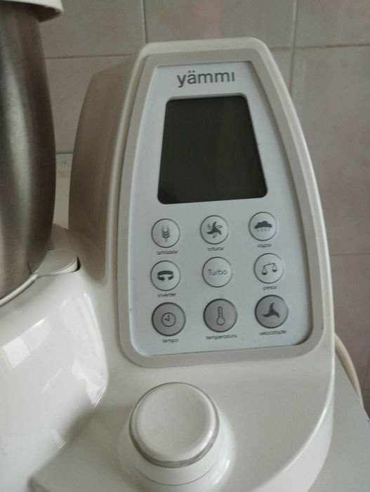 Vendo yammy 2 como nova pouco uso. Tem 2 livros de receitas