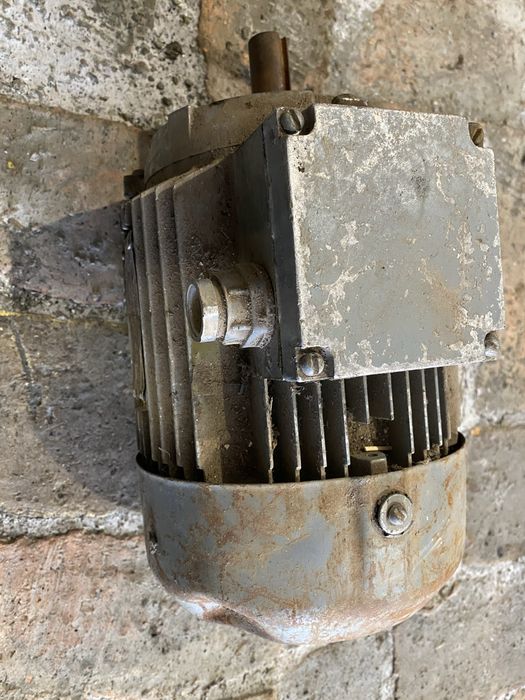 Робочий алектро двигун