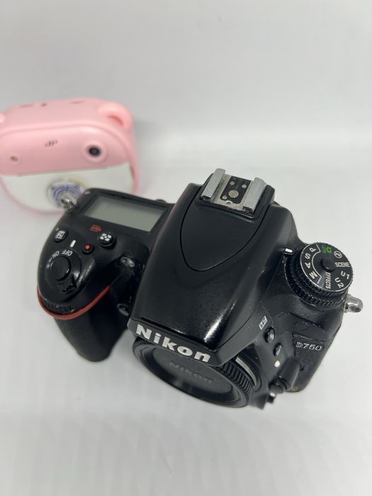 Дзеркальний фотоапарат Nikon D750 body
