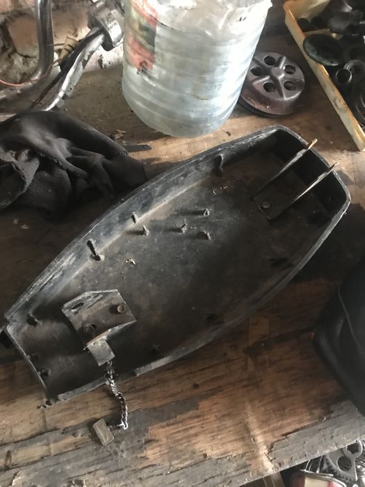 Продам сидіння на мопед карпати