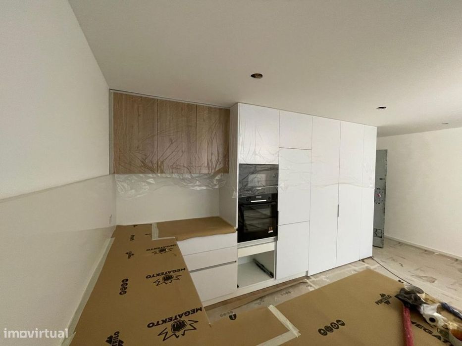 Apartamento NOVO com 2 lugares de garagem e terraço