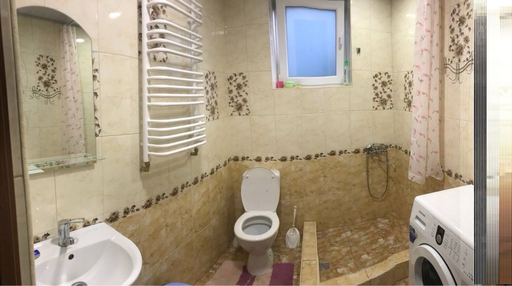 Здається будинок ,кімнати