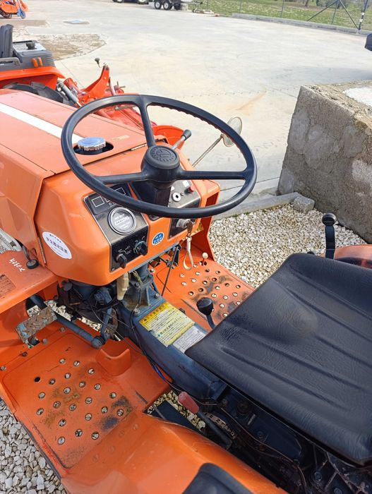 Kubota B1500 com frese 4x4