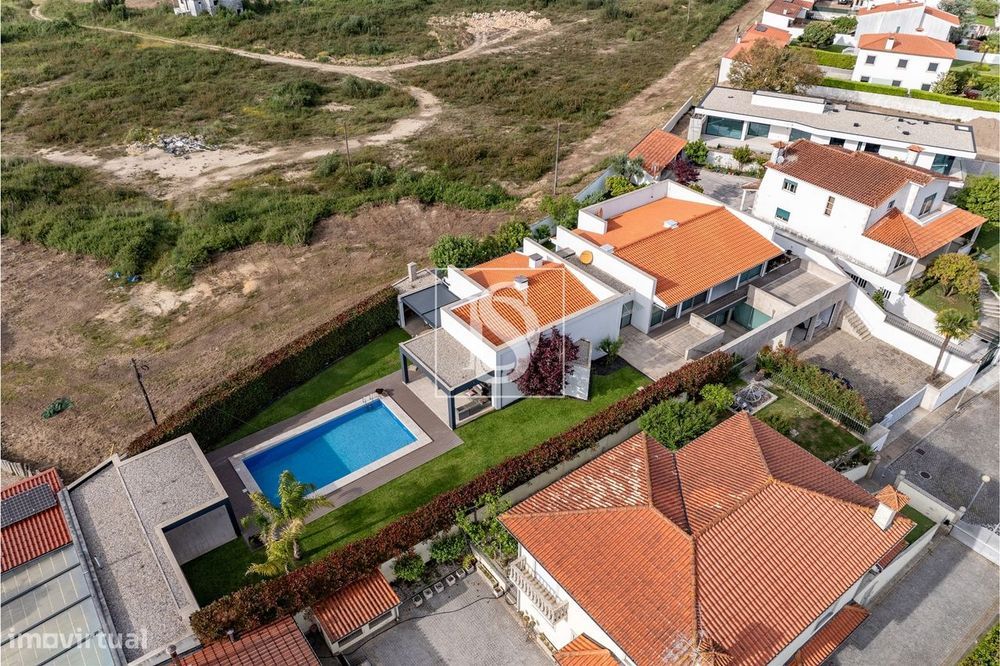 Exclusive T4+1 Villa with Heated Pool and Over 380 m²
