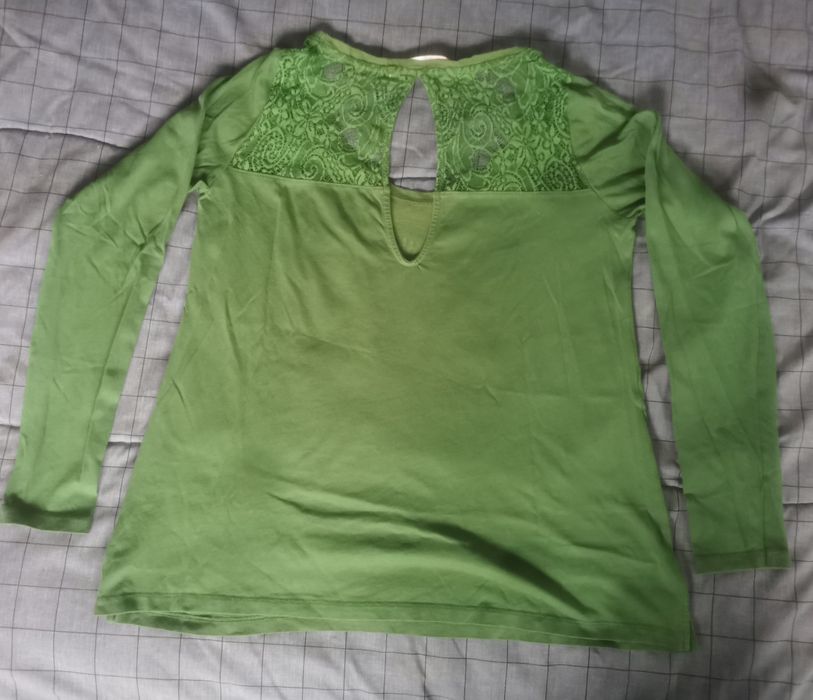 Camisola verde com renda