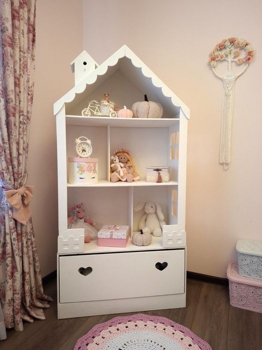 Ляльковий будиночок  для дитячої кімнати.