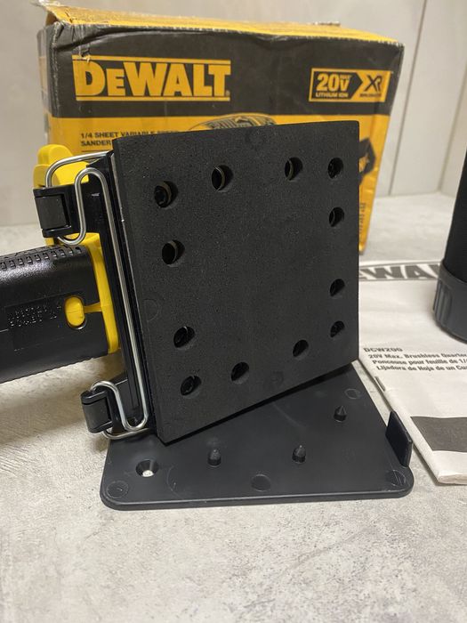 DeWALT DCW200 20Vmax акумуляторна безщіткова шліфмашина Made in Mexico