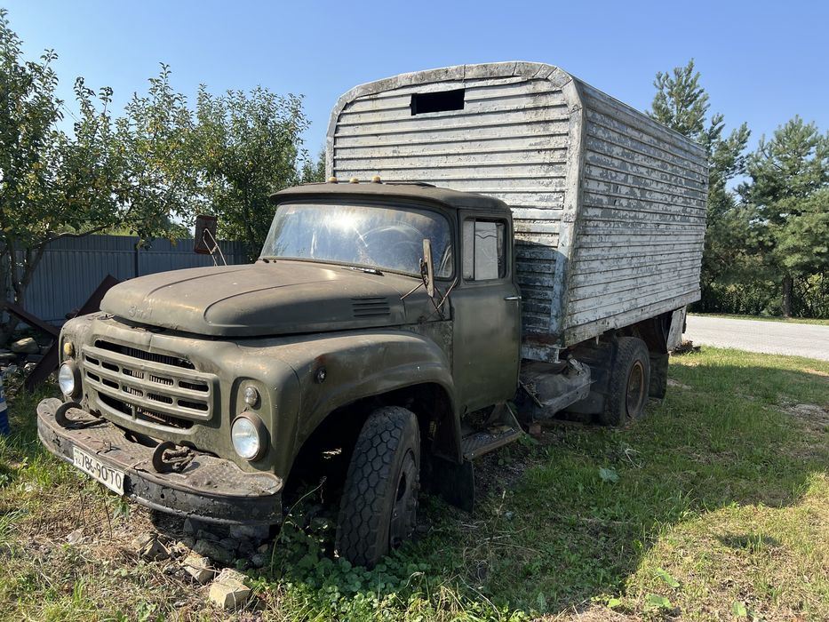 ЗІЛ-130 з фургоном під відновлення або брухт