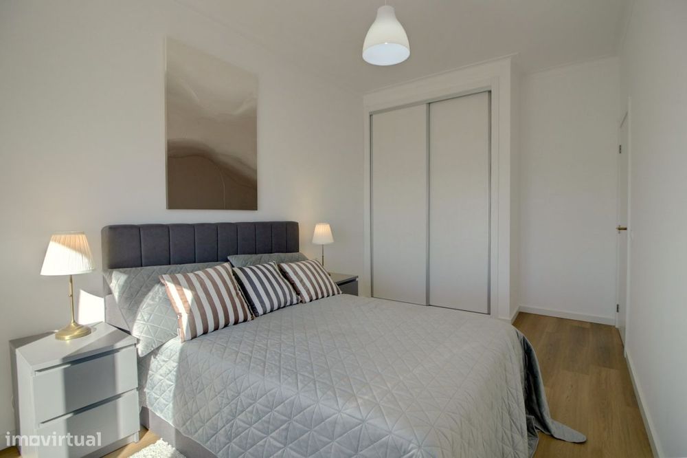 Apartamento T3 Totalmente Renovado, mobilado e com Vista Mar em Olhão