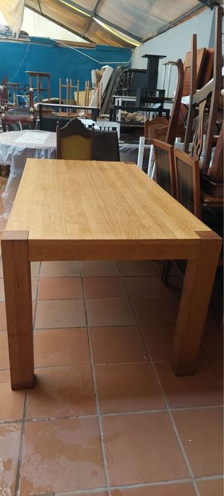 Mesa de madeira maciça