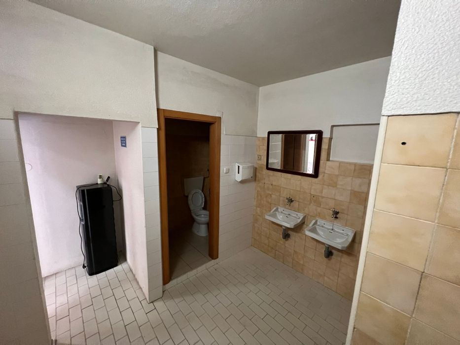 Excelente armazém para alugar em cabanas   de palmela junto a coca cala