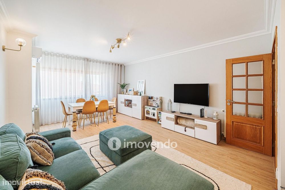 Apartamento T3 com estacionamento e cozinha equipada, em Tercena