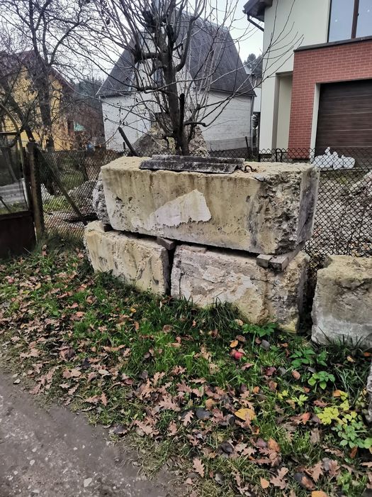 Бетонні фундаментні блоки